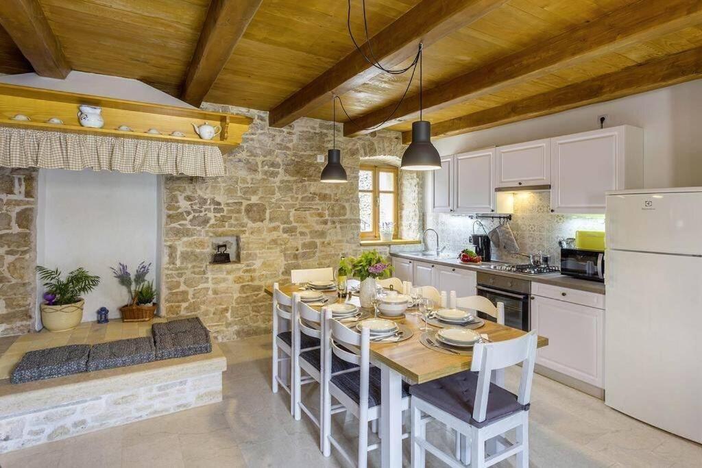 Villa House Kristina **** Burići Esterno foto
